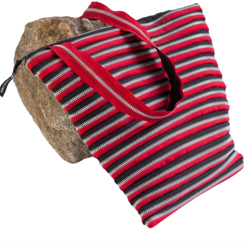 Handbad made of black and Red zipper.